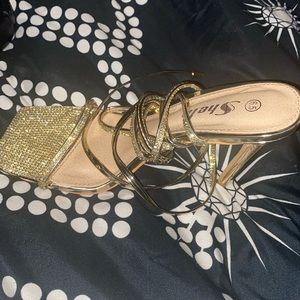 Laced & Gold & Shiny Heels 🔥
